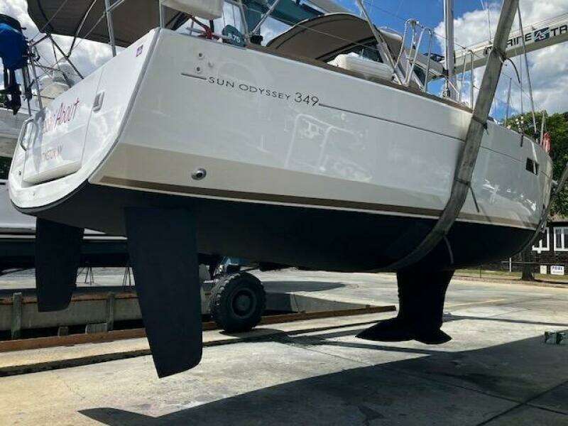 Messin  About 34ft Jeanneau Yacht For Sale