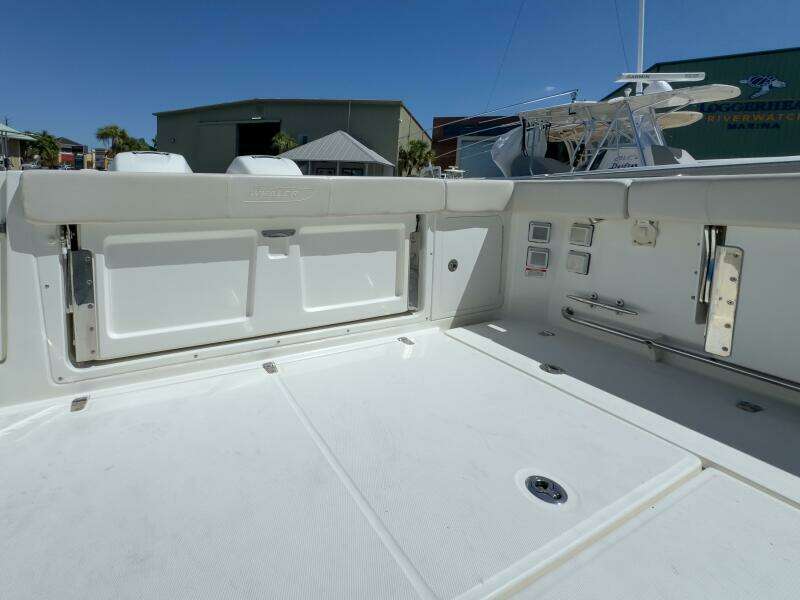 PEARL 31ft Boston Whaler Yacht For Sale