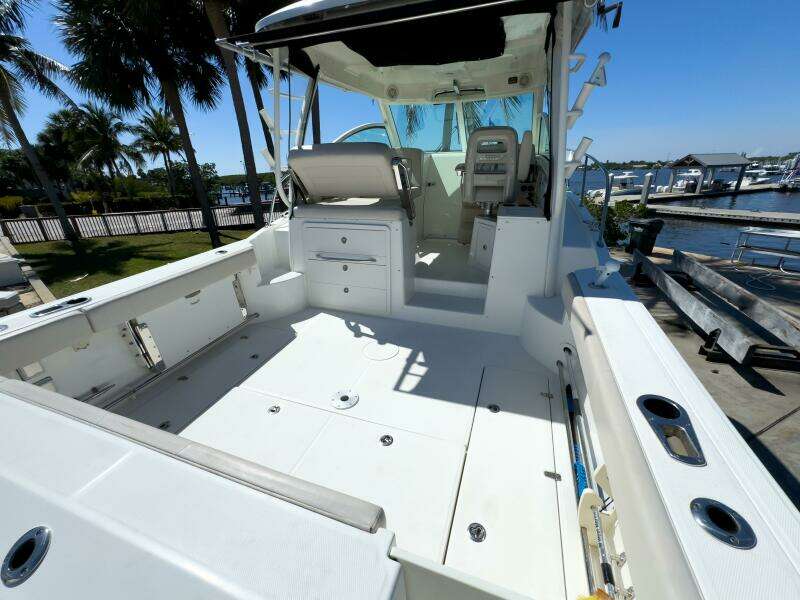 PEARL 31ft Boston Whaler Yacht For Sale