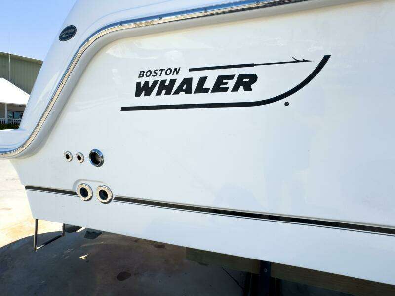 PEARL 31ft Boston Whaler Yacht For Sale