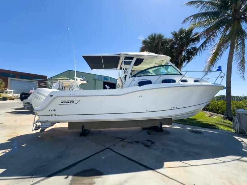 31' 2018 Boston Whaler 315 Conquest