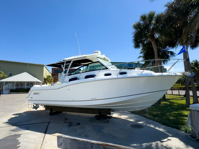 31' 2018 Boston Whaler 315 Conquest