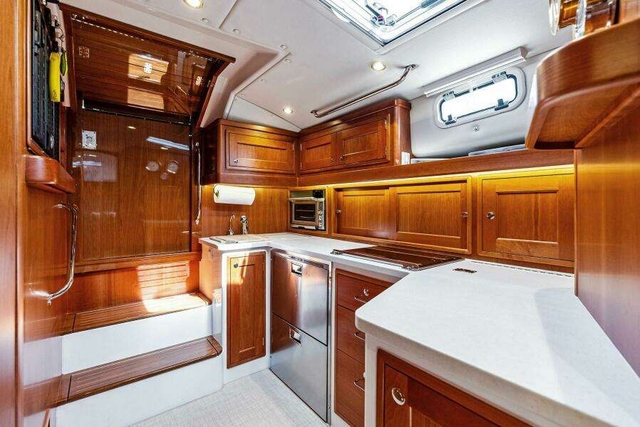 2022 MJM 53Z Galati Yacht Sales Trade