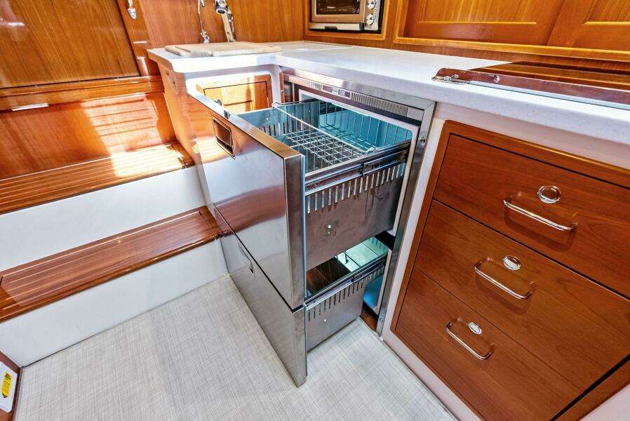 2022 MJM 53Z Galati Yacht Sales Trade