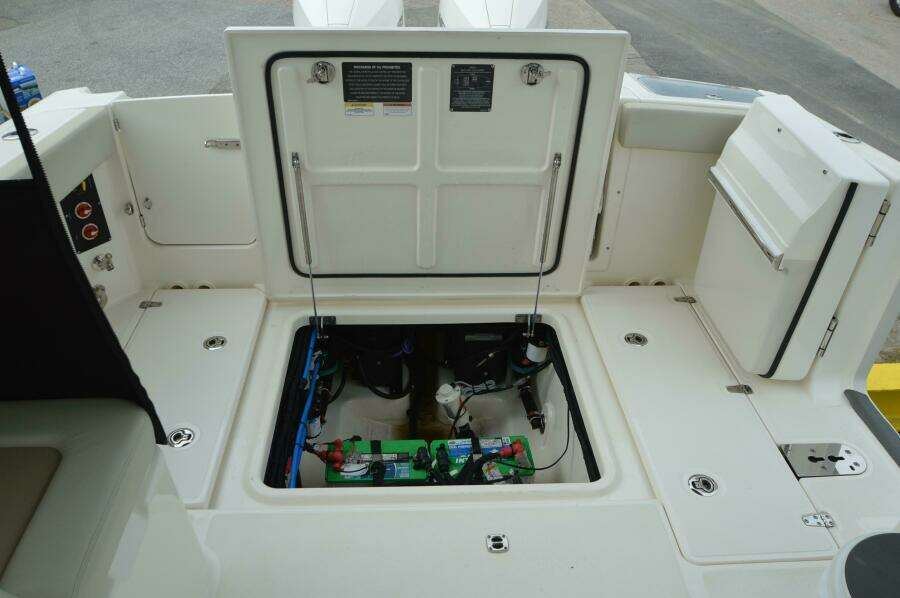 28ft Boston Whaler Yacht For Sale