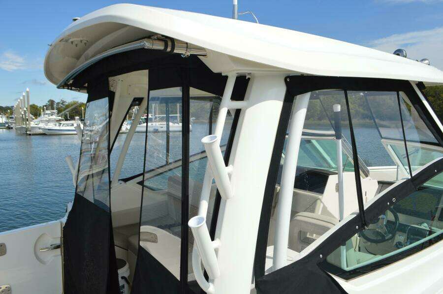 28ft Boston Whaler Yacht For Sale