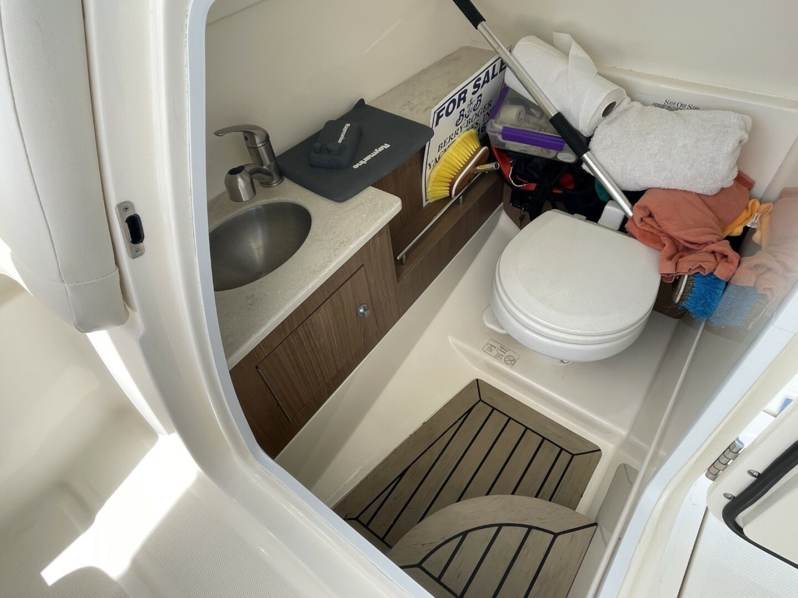 27ft Boston Whaler Yacht For Sale