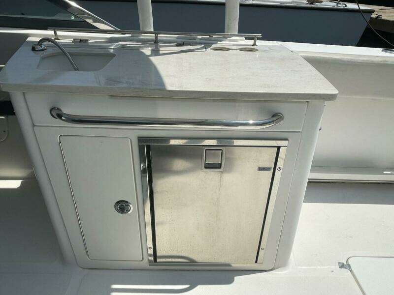 27ft Boston Whaler Yacht For Sale