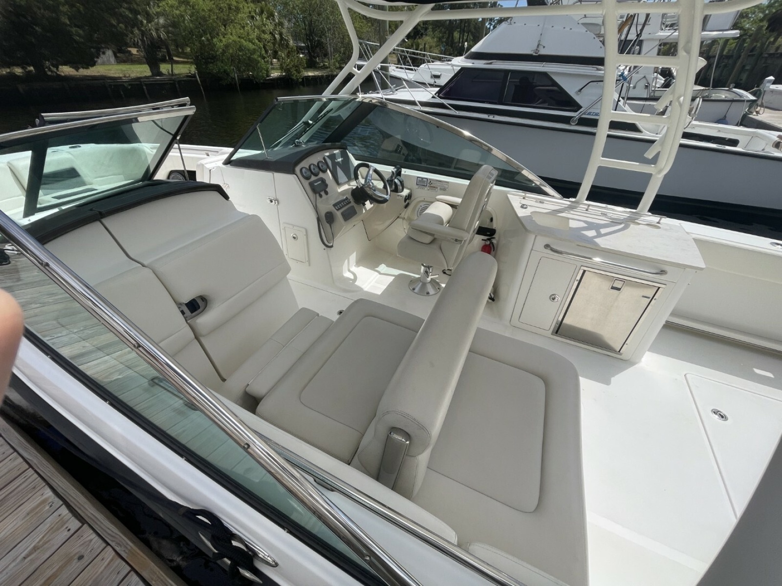 27ft Boston Whaler Yacht For Sale