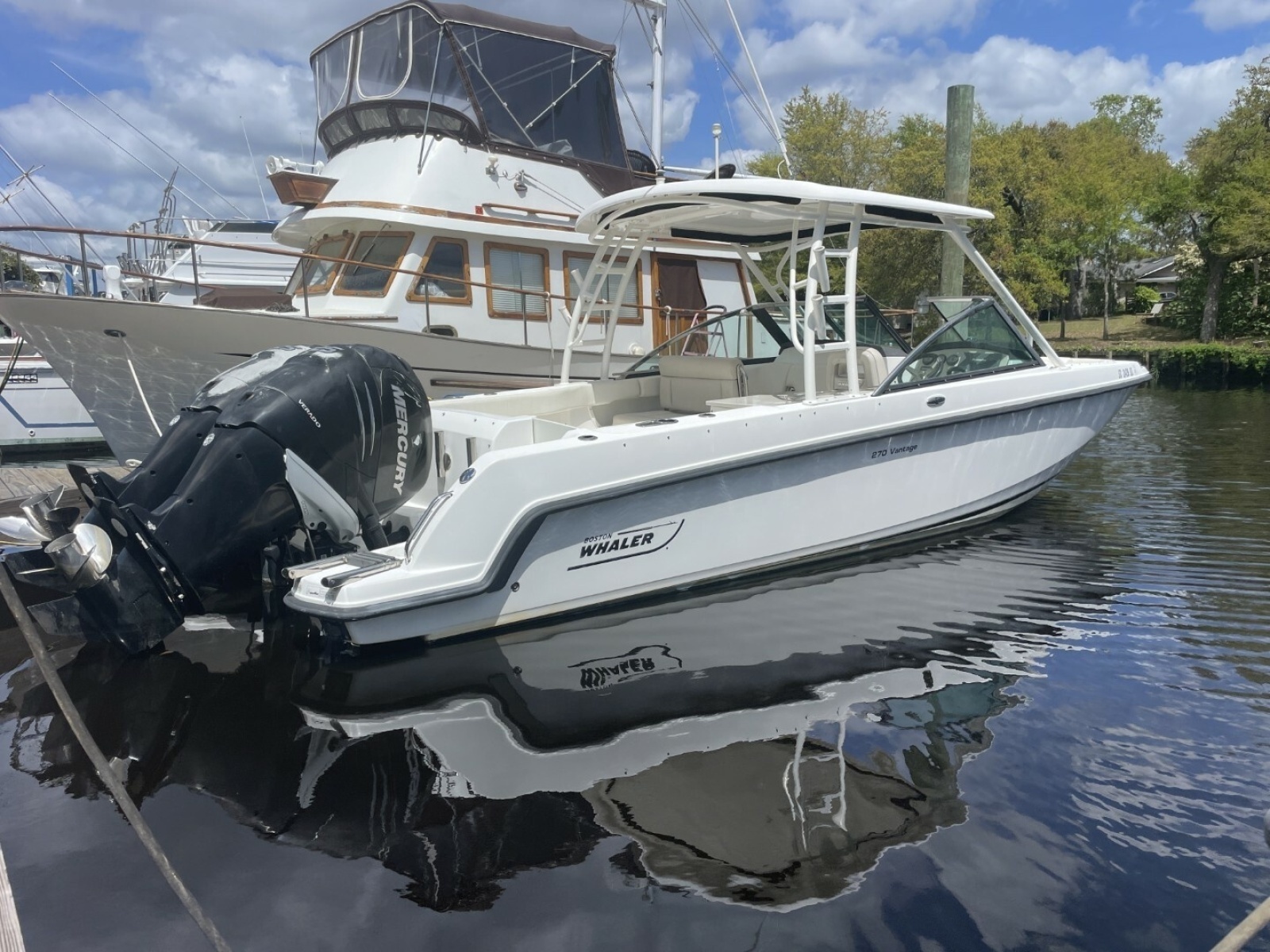 27ft Boston Whaler Yacht For Sale