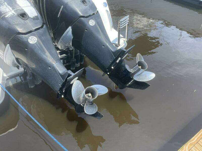 27ft Boston Whaler Yacht For Sale