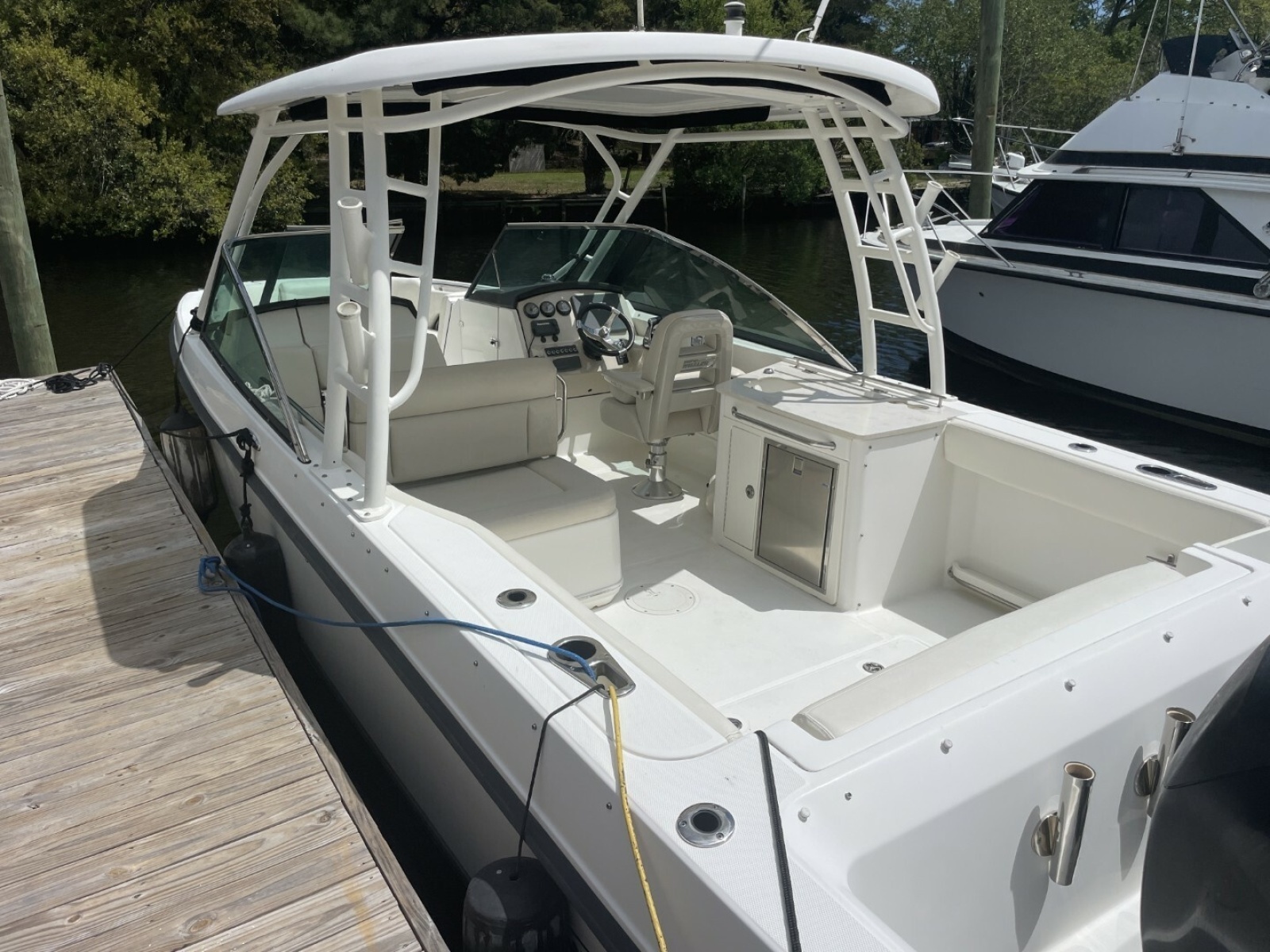 27ft Boston Whaler Yacht For Sale