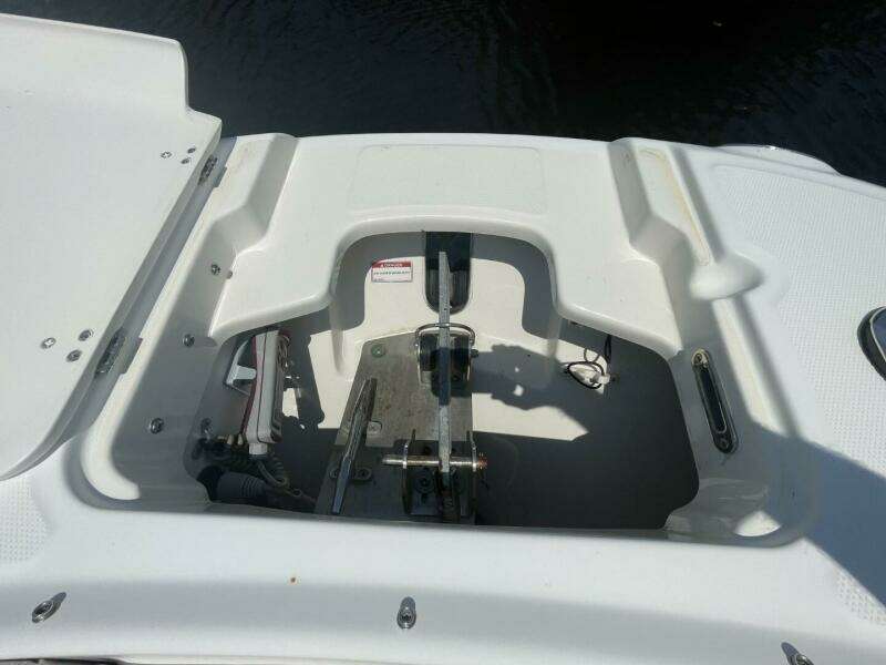 27ft Boston Whaler Yacht For Sale