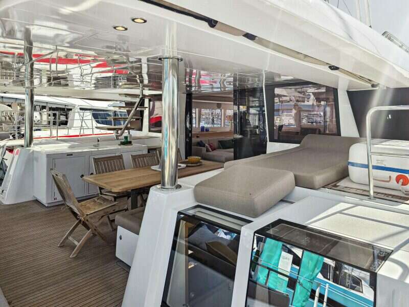 2012-lagoon-620-neo-sail-9743330-20250523105129991-1_XLARGE.jpg