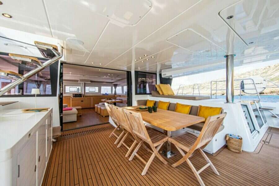 2012-lagoon-620-neo-sail-9743330-20250523105154890-1_XLARGE.jpg