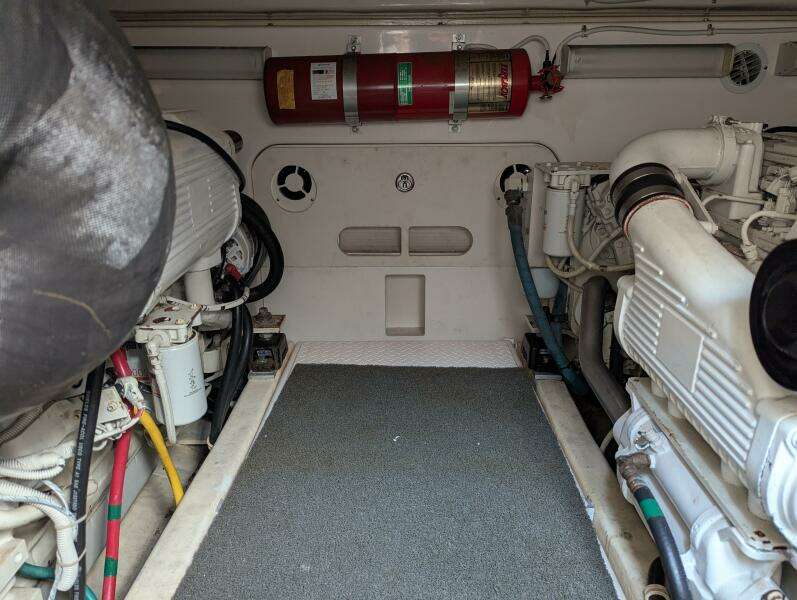 Tiara 3900 Conv. Engine Room