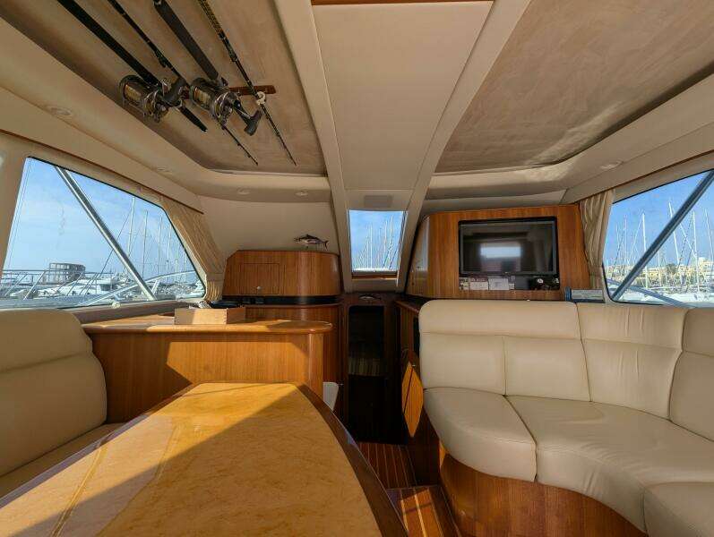 Tiara 3900 Conv. Salon View