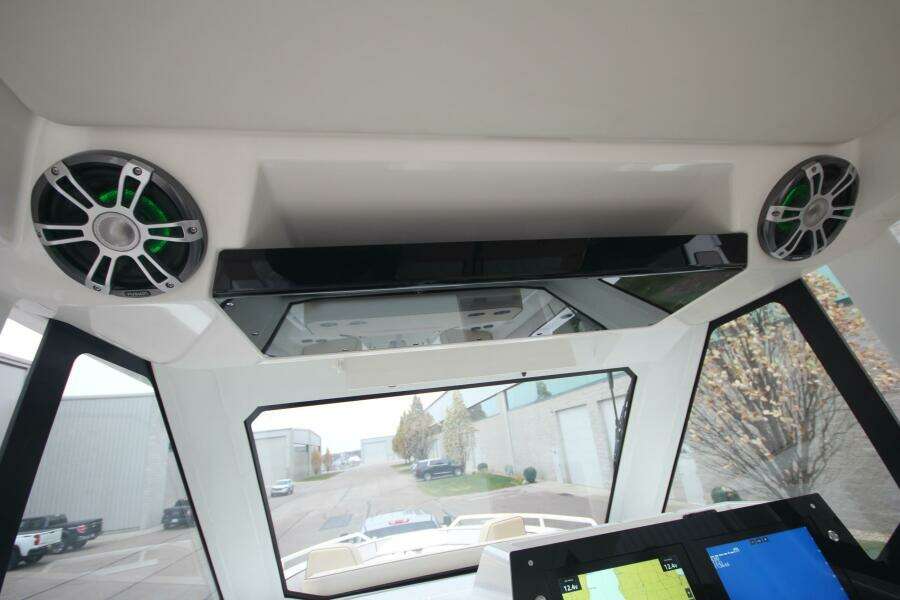 Fall Special Pricing 33ft Zodiac Yacht For Sale