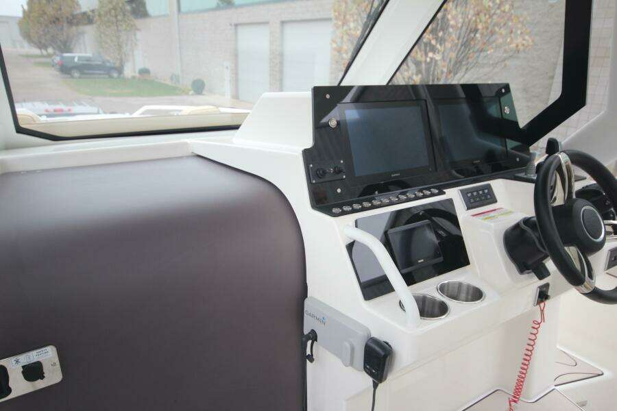 Fall Special Pricing 33ft Zodiac Yacht For Sale