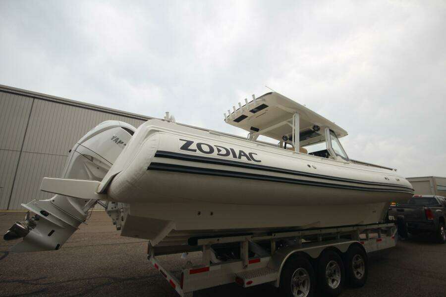 Fall Special Pricing 33ft Zodiac Yacht For Sale