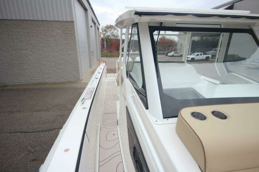 Fall Special Pricing 33ft Zodiac Yacht For Sale