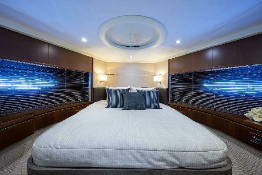 62' 2013 Princess V62