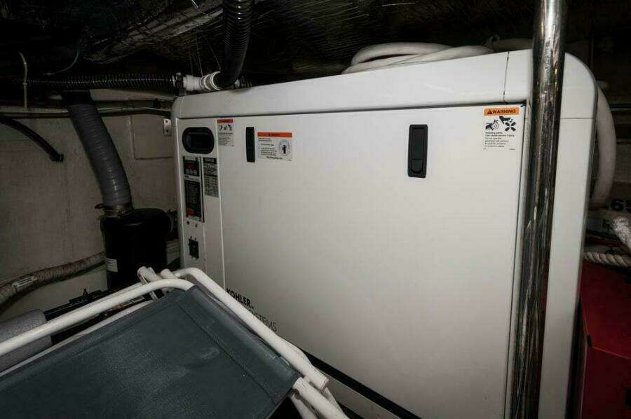 2008 52 Carver Voyager - Chips Ahoy - Engine Room - Generator
