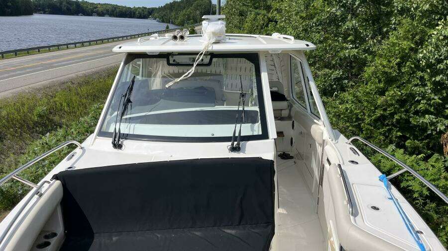 38ft Boston Whaler Yacht For Sale