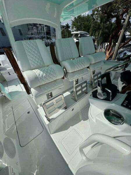 42ft HCB Yacht For Sale