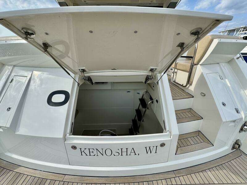 52ft Carver Yacht For Sale