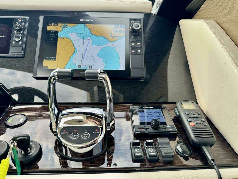 52ft Carver Yacht For Sale