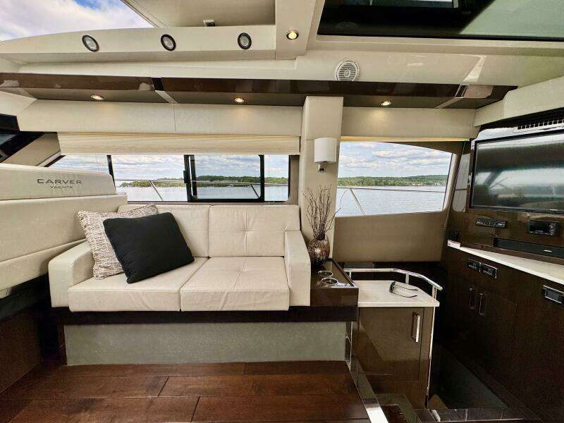 52ft Carver Yacht For Sale