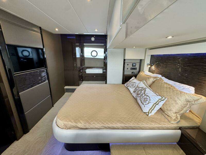 52ft Carver Yacht For Sale