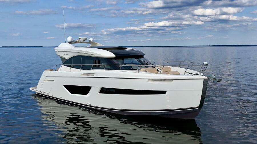 52ft Carver Yacht For Sale