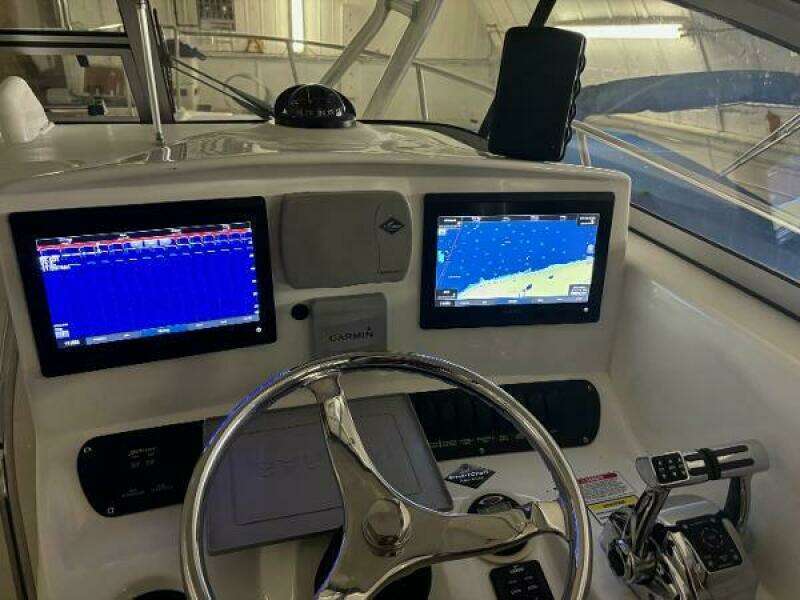32ft Boston Whaler Yacht For Sale