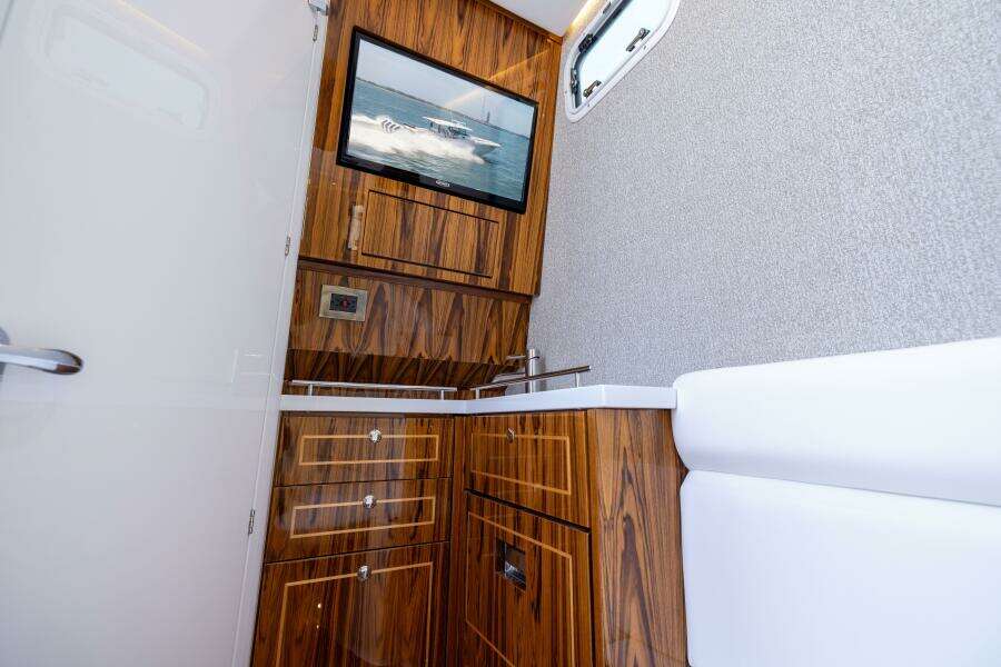42ft HCB Yacht For Sale