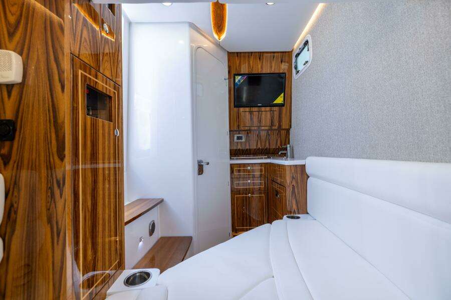 42ft HCB Yacht For Sale