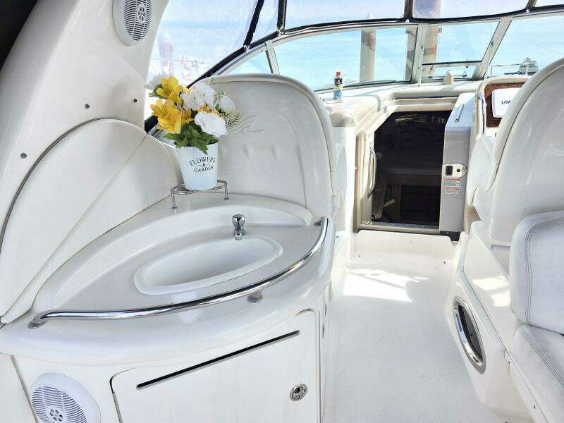 PRICE REDUCED  99 000cad 34ft Sea Ray Yacht For Sale