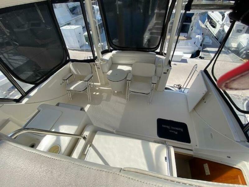 35' 2003 Silverton 