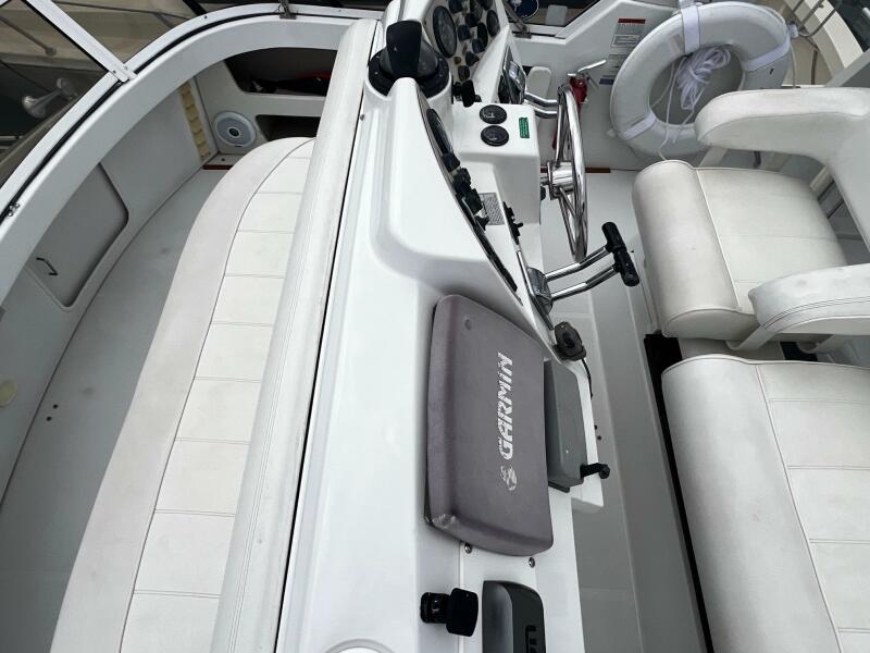 1999 Carver 356 Aft Cabin
