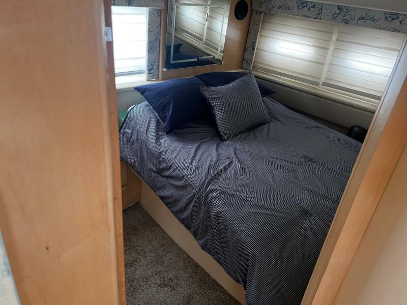 1999 Carver 356 Aft Cabin