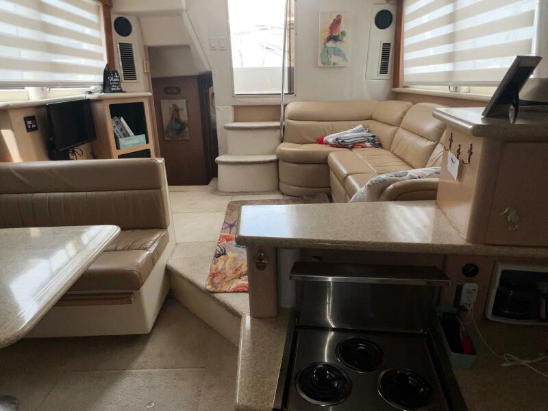 1999 Carver 356 Aft Cabin