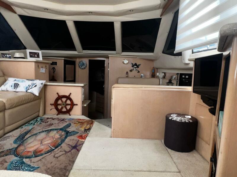 1999 Carver 356 Aft Cabin