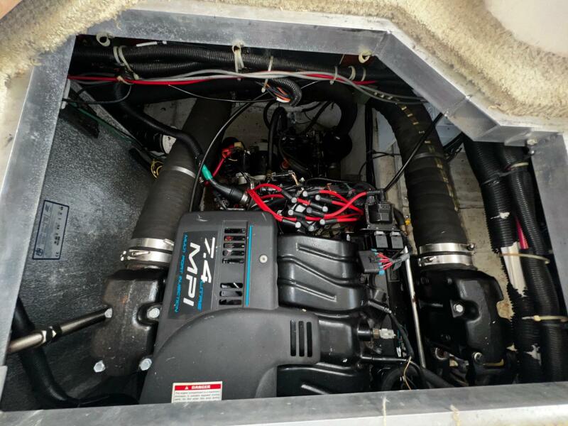1999 Carver 356 Aft Cabin