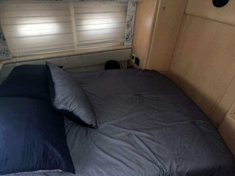 1999 Carver 356 Aft Cabin