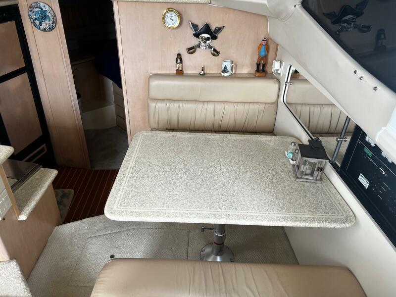 1999 Carver 356 Aft Cabin