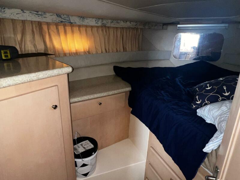 1999 Carver 356 Aft Cabin