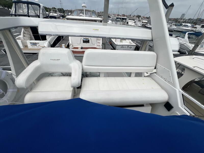 1999 Carver 356 Aft Cabin