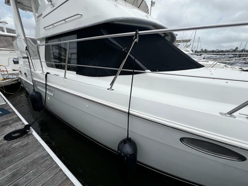 1999 Carver 356 Aft Cabin