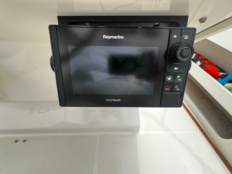 1999 Carver 356 Aft Cabin